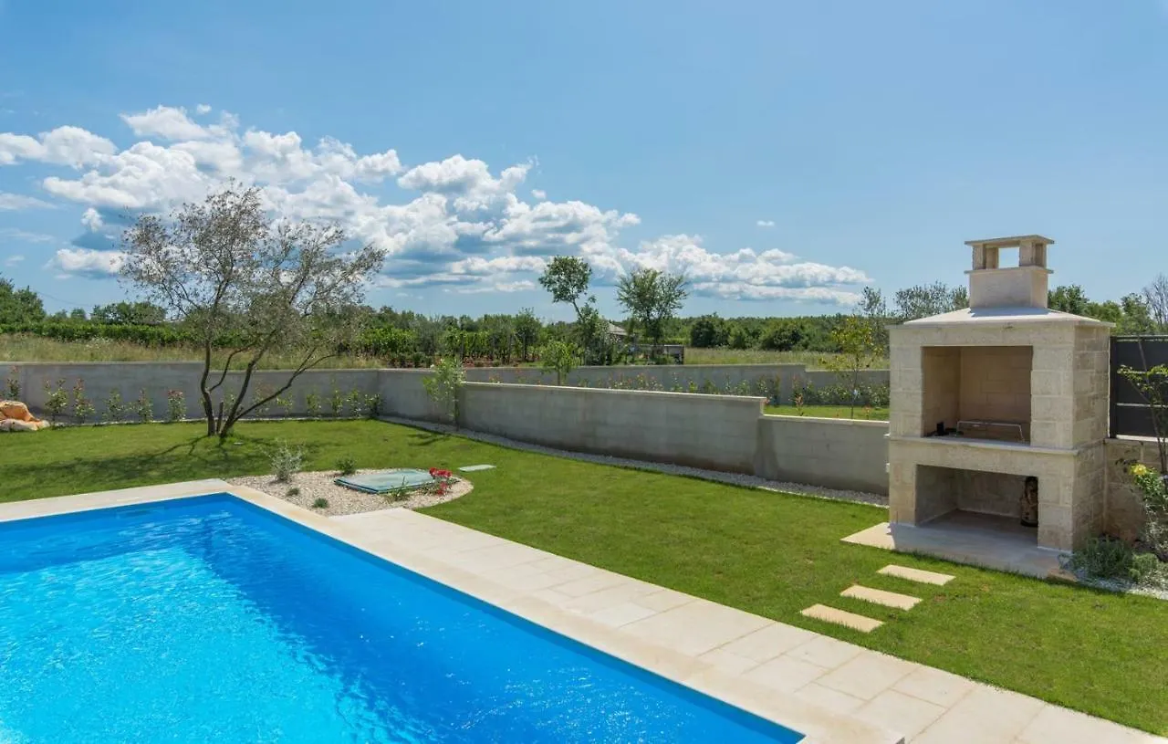 Villa Clara With Private Pool Labinci