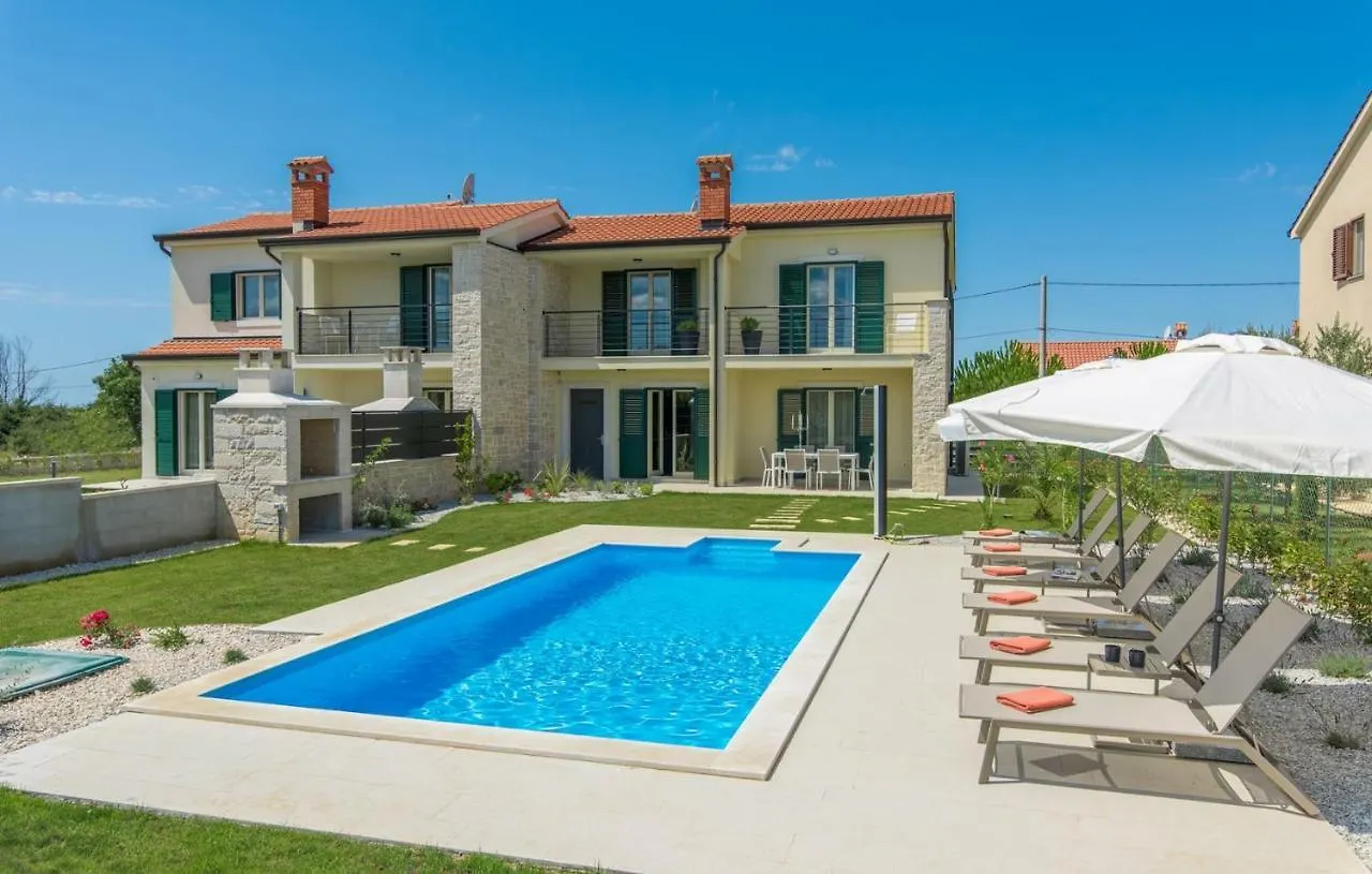 Villa Clara With Private Pool Labinci 0*,