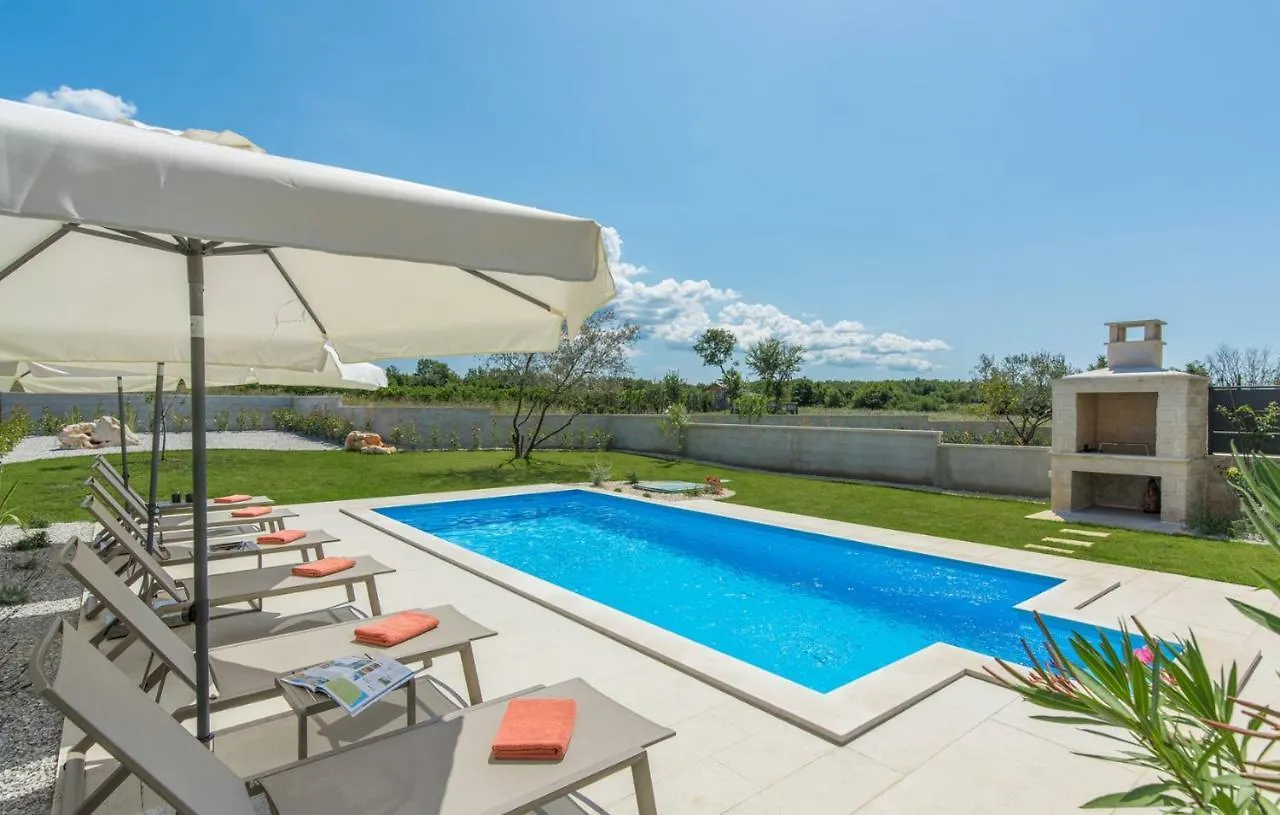 Villa Clara With Private Pool Labinci